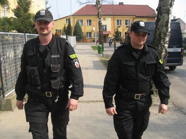 Policjanci mł. asp. Waldemar Bakowicz i sierż. Arkadiusz Puchalski nadal będą pracować bez pomocy straży miejskiej.