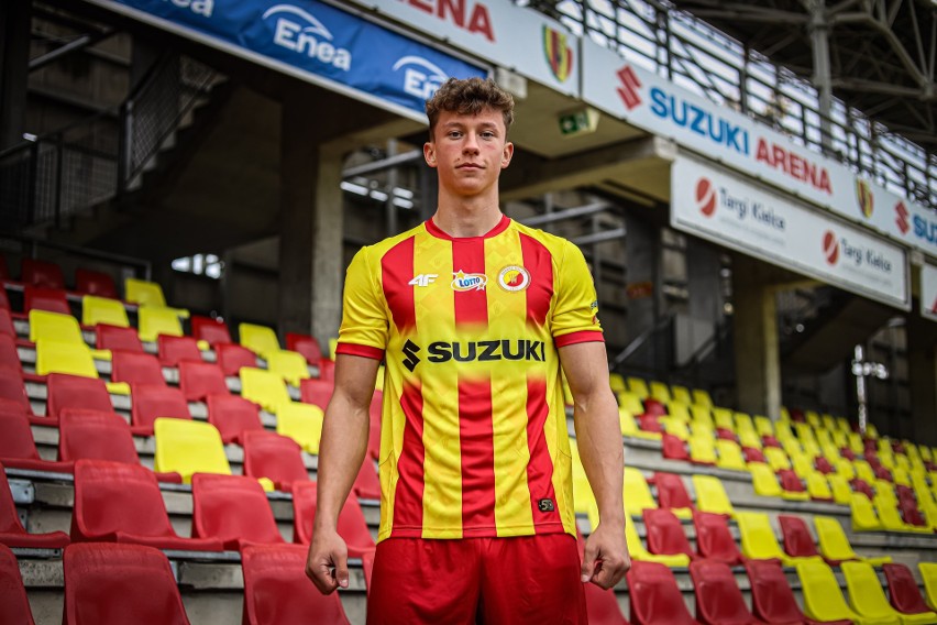Daniel Bąk podpisał kontrakt z Koroną Kielce do końca czerwca 2025 roku. 18-latek niedawno zadebiutował w PKO BP Ekstraklasie