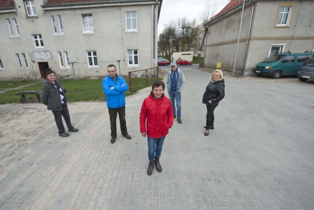 Podwórko przy ul. Moniuszki 11-13 w Koszalinie, dzięki m. in. budżetowi obywatelskiemu, wróciło do cywilizacji.