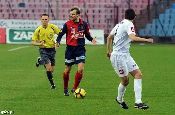 Josef Petrik (przy piłce) nie zagra w przyszłym sezonie w Pogoni Szczecin.