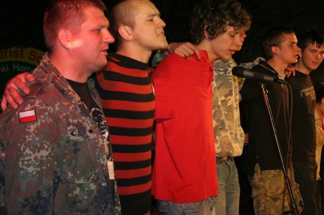 Wojciech Cabaj (pierwszy z lewej) zachęca dzieci i młodzież, aby wstępowały do harcerstwa