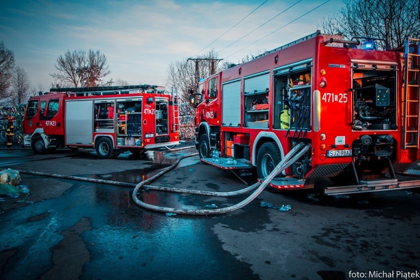 Jastrzębie-Zdrój: pożar śmieci w sortowni przy ulicy Norwida