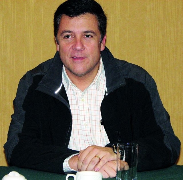 49-letni Oscar Morales jest inżynierem elektrykiem, ma żonę i 5 dzieci