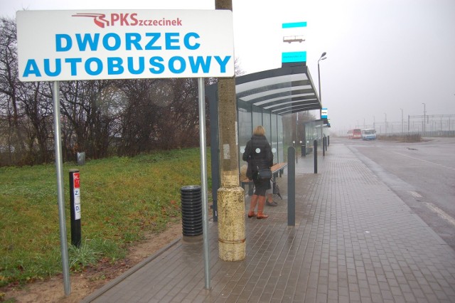 Stanowiska autobusowe przy stacji kolejowej