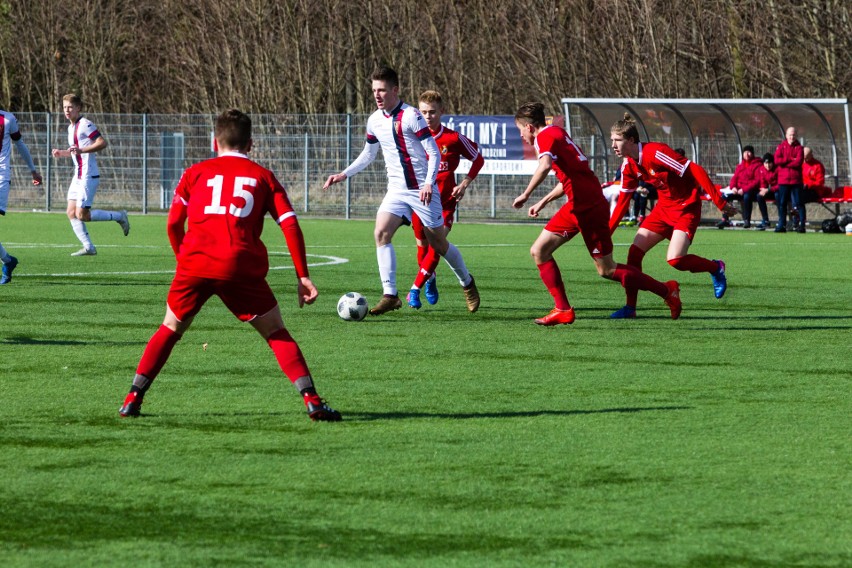 Juniorzy młodsi Pogoni pokonali Czarnych Słupsk 5:0 na...