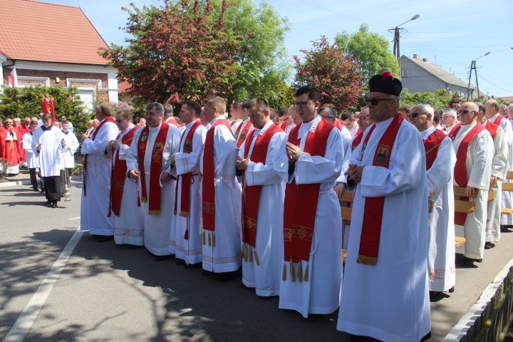Osięciny - uroczysta msza w 20. rocznicę  beatyfikacji Błogosławionych Kapłanów Męczenników 