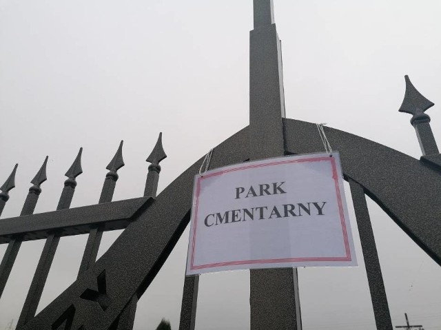 Park cmentarny zamiast cmentarza w Ksawerowie.