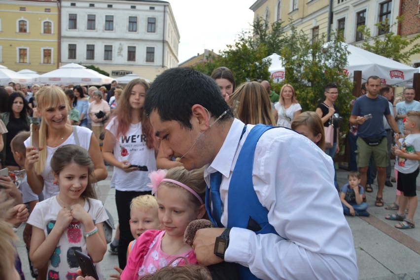 Tarnów. Pół miasta chciało mieć selfie z Mr Tartuffo (ZDJĘCIA)