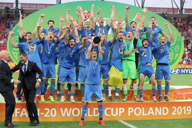 Piłkarze reprezentacji Ukrainy triumfowali na rozgrywanych w Polsce mistrzostwach świata do lat 20. W finale turnieju wygrali w Łodzi z Koreą Południową 3:1. Medale wręczali szef FIFA Gianni Infantino oraz PZPN - Zbigniew Boniek. Zobaczcie zdjęcia!