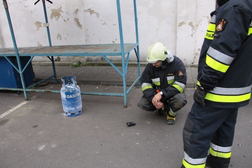 Podczas wymiany butli zapalił się gaz