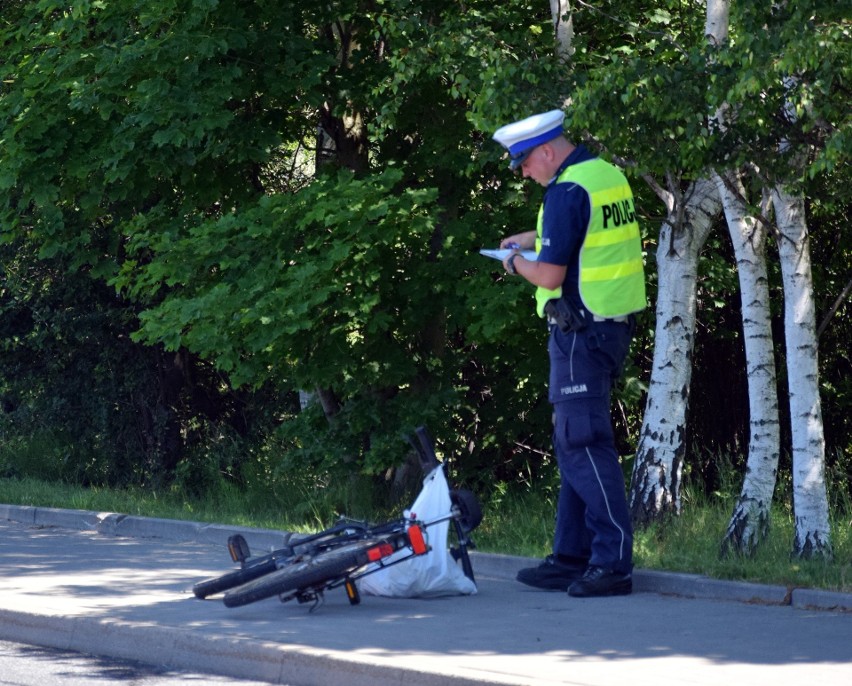 W Zielinie rowerzysta przewrócił się na drogę krajową nr 21