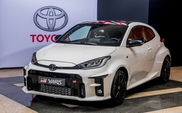 Toyota GR Yaris 4 maja rozpoczyna się przedsprzedaż Toyoty GR Yaris, nowego sportowego modelu w gamie marki. Ceny 261-konnego hot hatcha z napędem na cztery koła GR-FOUR zaczynają się od 143 900 zł. Zamówienia będą przyjmowane również on-line.Fot. Toyota