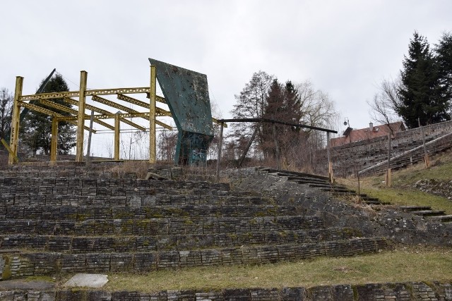 Amfiteatr w Parku Dolinka w Elblągu od blisko 4 lat jest ogrodzony i nie można z niego korzystać