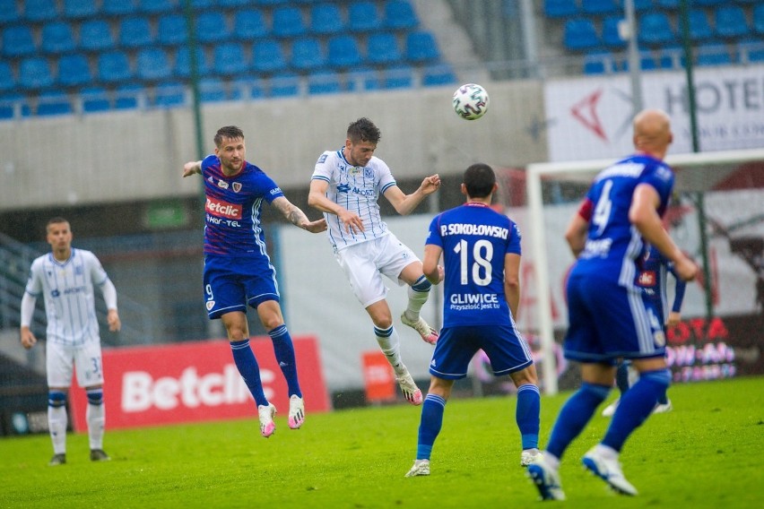 Piast Gliwice - Lech Poznań 0:2. Wygrali w dziesiątkę!...