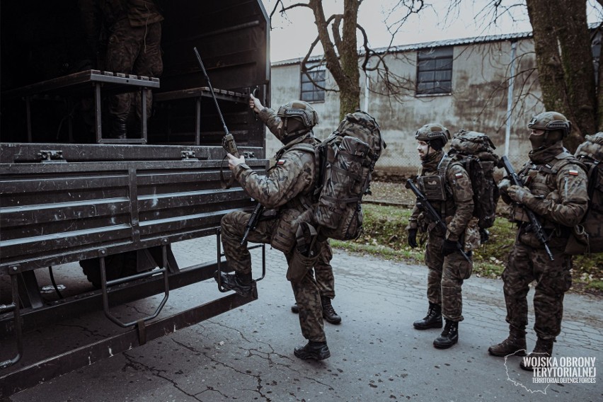 Żołnierze 10. Świętokrzyskiej Brygady Obrony Terytorialnej na granicy z Białorusią! Biorą udział w operacji "Silne wsparcie" ZDJĘCIA, WIDEO