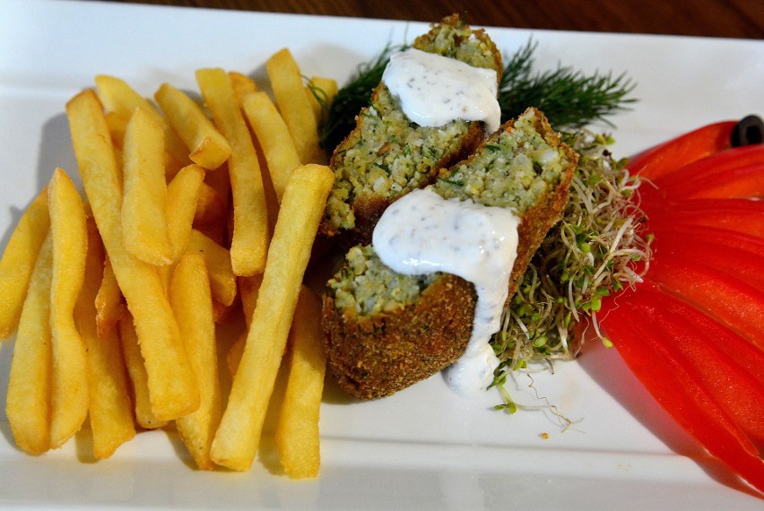 Restauracja Bolek i Lolek w Radomiu przy ulicy Struga w Wielkim Poście oferuje również dania wegetariańskie. Sprawdzamy czy są smaczne