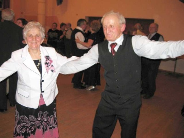 Tańce seniorów w sali &#8220;Olimpia&#8221; przy Urzędzie Miejskim