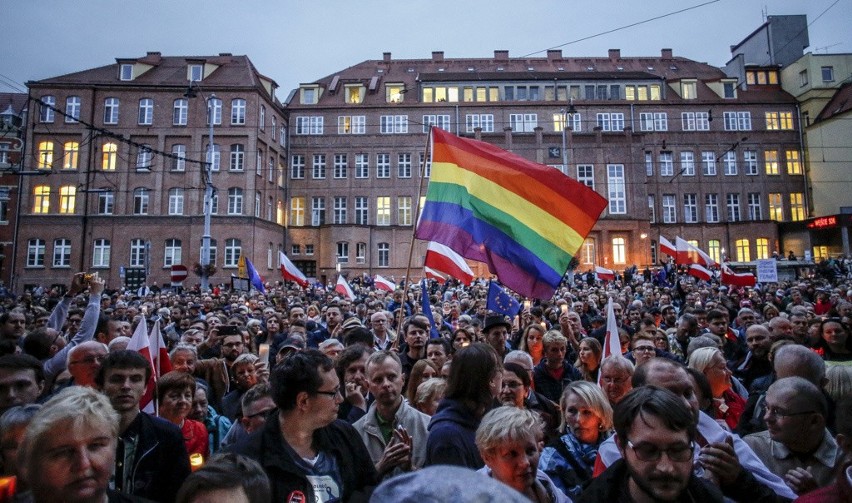 Protesty przed sądami w Gdańsku i Gdyni 21.07. "Solidarność naszą bronią" [zdjęcia, wideo]