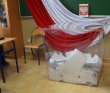 Wybory 2018 w gminie Puck: Policja w lokalu wyborczym w Leśniewie. W największym samorządzie dalej nie znamy wyników głosowania na wójta