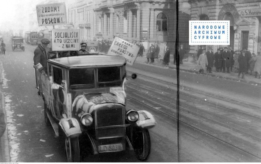 Wybory do Sejmu w 1930 roku. Na pierwszym planie samochód...