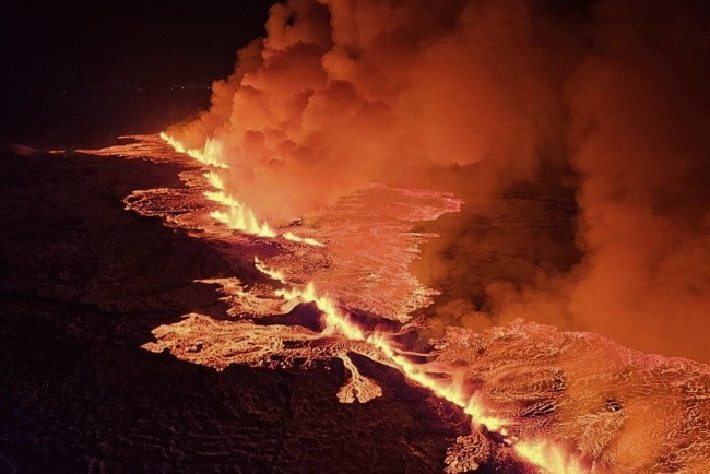 Wybuch wulkanu w Islandii po tygodniach wstrząsów ziemi. Ewakuowano cztery tysiące mieszkańców - WIDEO