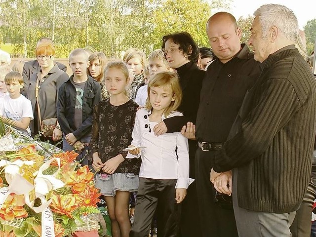 Pogrzeb Asi odbył się we wtorek na cmentarzu komunalnym, przy ul. Kożuchowskiej. Bożena i Jacek Opiołowie proszą miasto i ludzi wielkiego serca, aby pomogli im w trudnych chwilach.