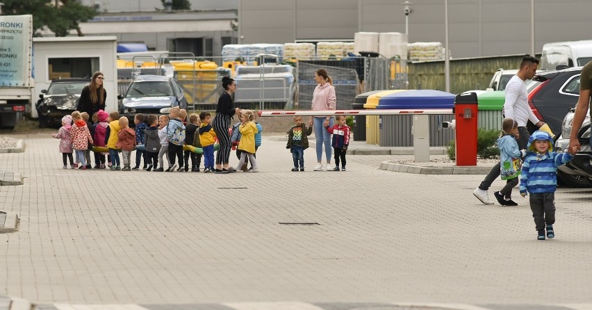 Z budynku ewakuowano 50 osób, z czego połowę stanowili...