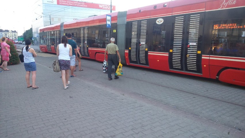 Sosnowiec: na głównym przystanku tramwajowym nie ma ławki. I nie będzie [ZDJĘCIA]