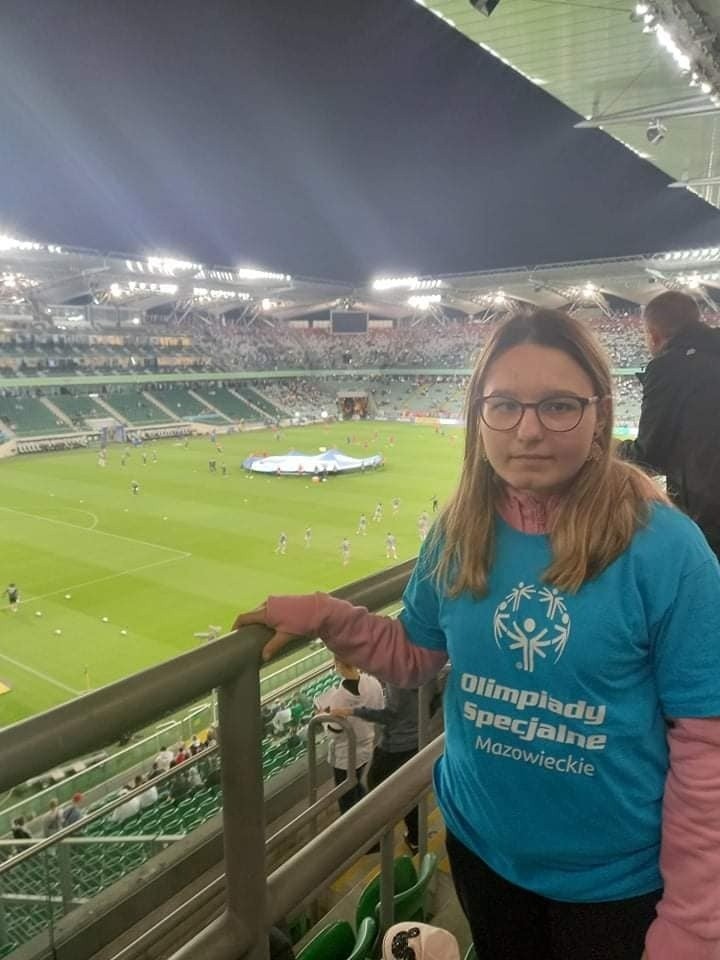 Bobry z Adamowa w gminie Promna na stadionie Legii. Sportowcy z zespołu szkół specjalnych dopingowali piłkarzy podczas meczu Ekstraklasy