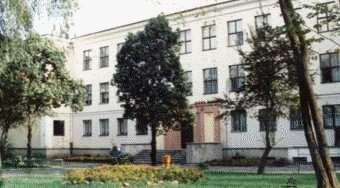 W tym gmachu od 1959 roku swą siedzibę ma Szkoła Podstawowa nr 10 we Włocławku.