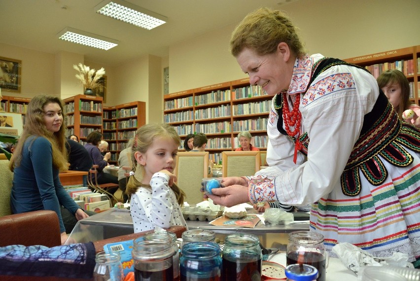 Jak się robi pisanki? Można się było nauczyć na warsztatach  (ZDJĘCIA)