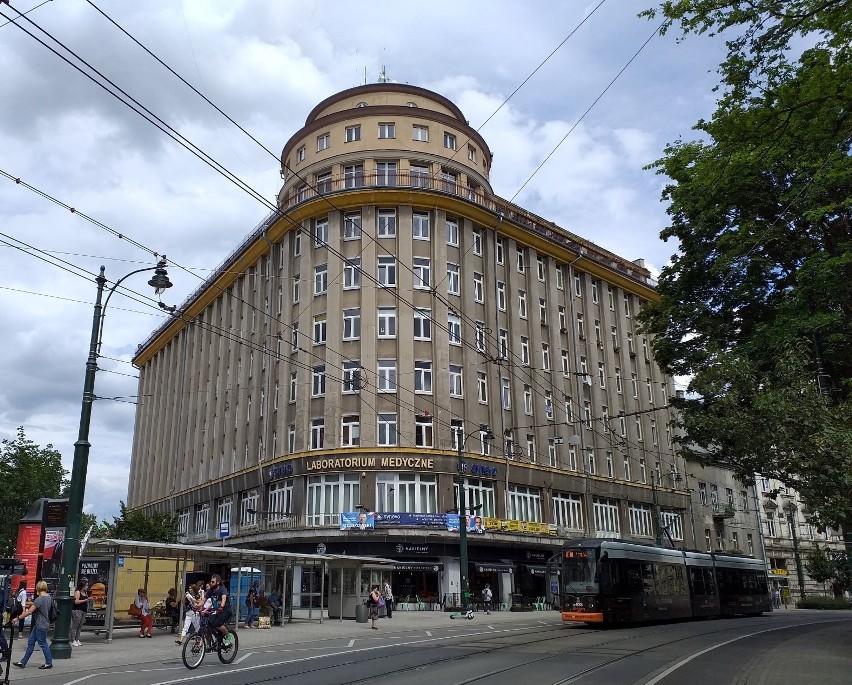 Wynająć można lokal w gmachu Feniksa przy ul. Basztowej 15 i...