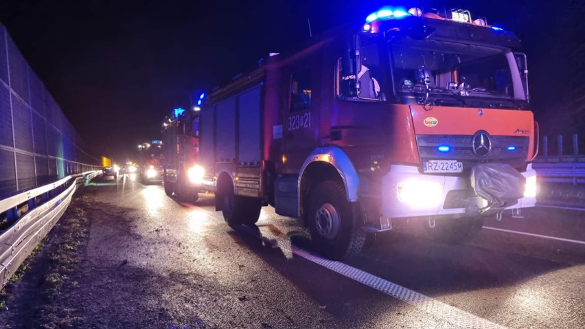 Wypadek z udziałem trzech samochodów na podkarpackim odcinku A4 w Bratkowicach