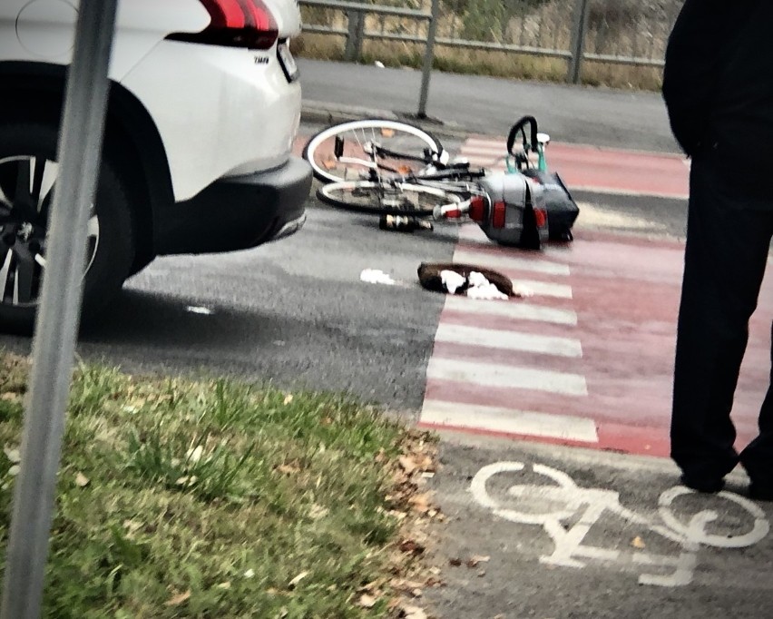 Rowerzysta został potrącony na pasach