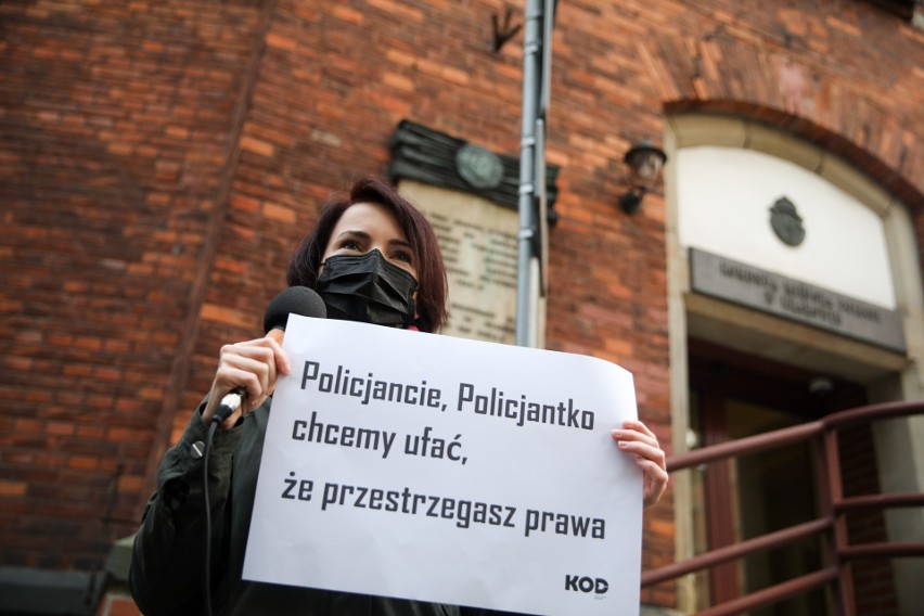 Kraków. Protest w sprawie odwołanego zastępcy komendanta