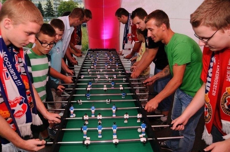 Stół „gigant” do gry w piłkarzyki - jedyny w Europie, na...