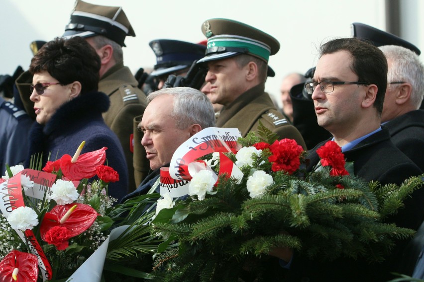Narodowy Dzień Pamięci Żołnierzy Wyklętych. Kwiaty pod pomnikiem zamordowanych (ZDJĘCIA)