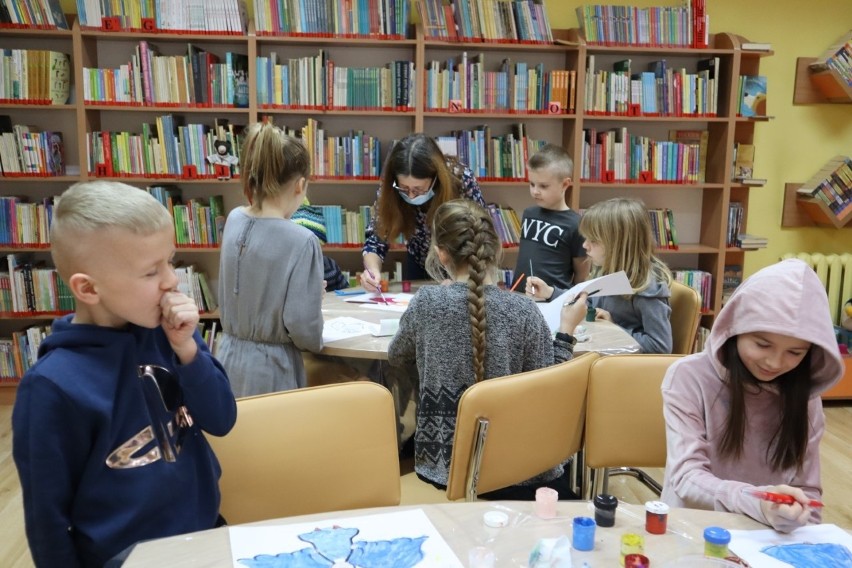 Ferie zimowe 2022 w bibliotece w Iłży. Dzieci mogły liczyć na wiele atrakcji