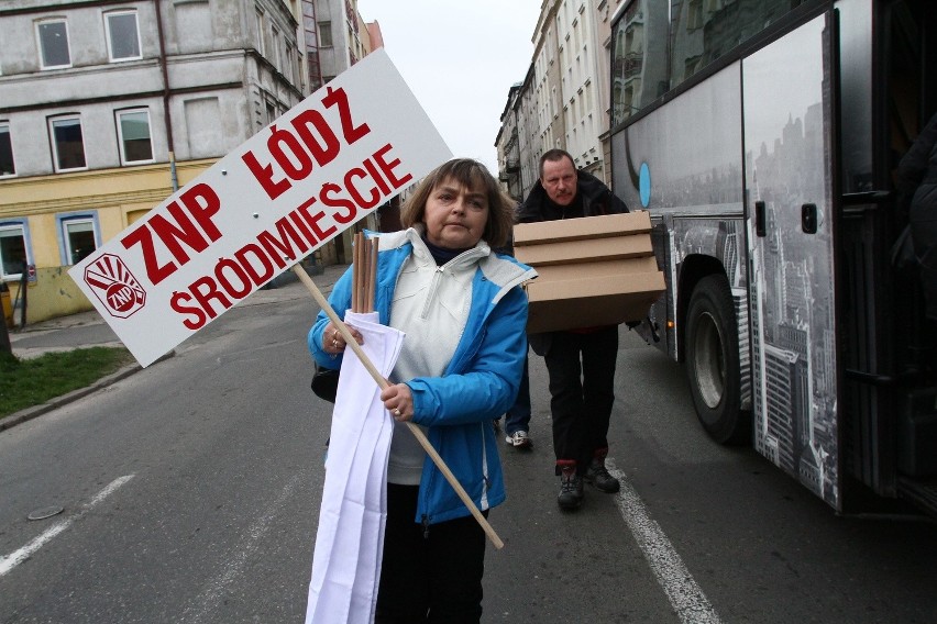 Nauczyciele z Łodzi wyjeżdżają na protest ZNP do Warszawy [ZDJĘCIA+FILM]
