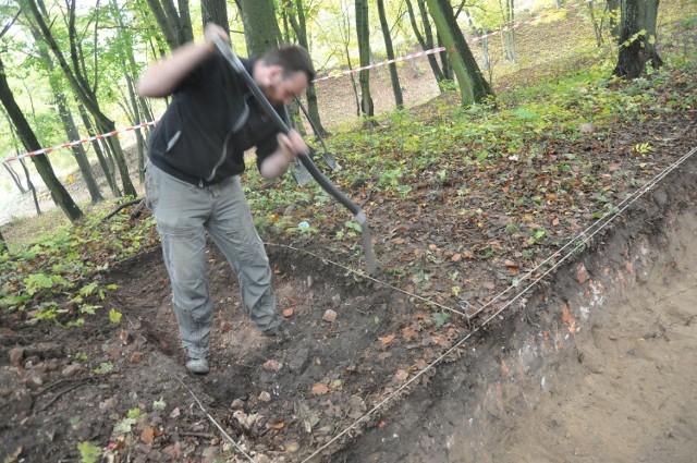 Archeolodzy na wzgórzu Marienthron przy pracy.