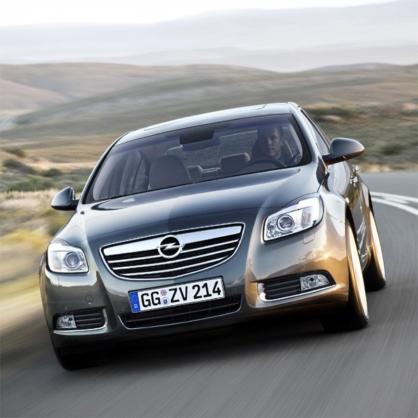 Opel insignia zdobył prestiżowy tytuł "Car of the Year 2009&#8221;, wzorowo wypadł w testach Euro NCAP.
