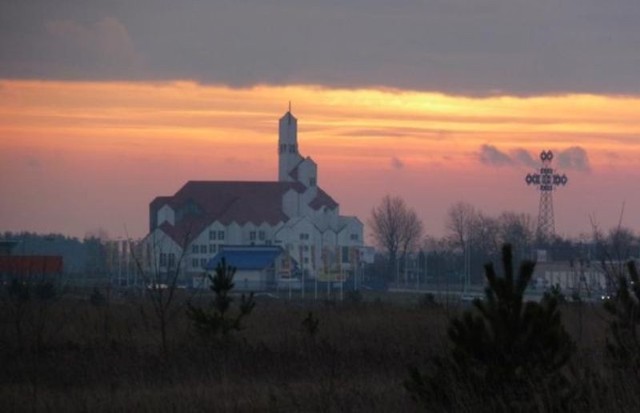 60-letni mężczyzna podpalił się przed  kościołem Matki Bożej Miłosierdzia w Suwałkach. Mimo niemal natychmiastowej pomocy, jego życia nie udało się uratować.