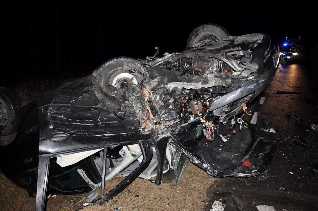 W poniedziałek po godz. 15.00 doszło do groźnego wypadku na trasie Pisz-Turośl. Zderzyły się trzy osobówki.