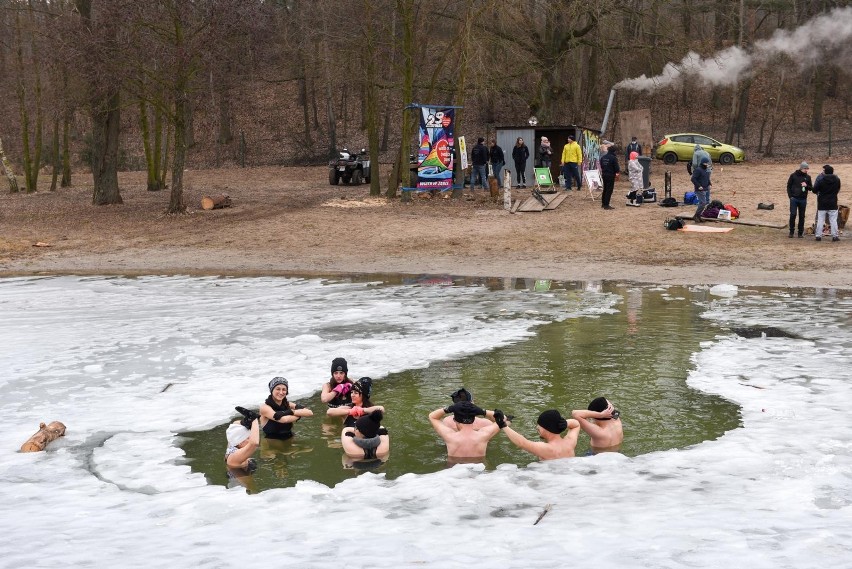 Torunianie zimnej wody się nie boją i coraz chętniej...