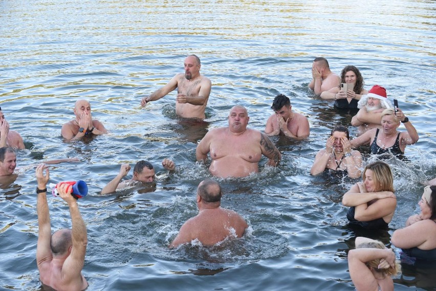 Torunianie zimnej wody się nie boją i coraz chętniej...