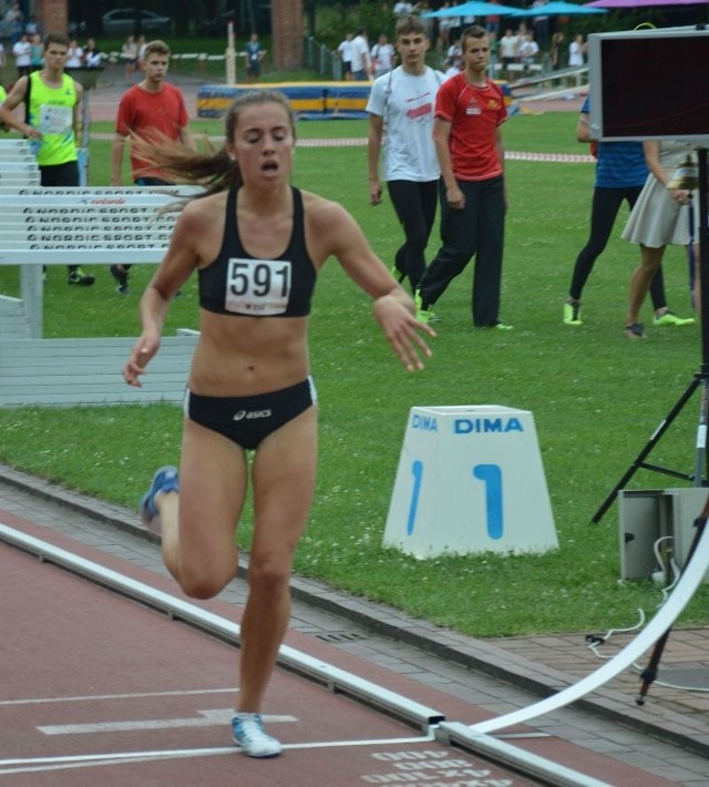Agnieszka Filipowska z LKB Rudnik pewnie wygrała bieg na 300 metrów na Ogólnopolskiej Olimpiadzie Młodzieży. 