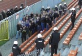 Kibole wdarli się na stadion w Głogowie. 35 z nich usłyszało już wyroki [ZDJĘCIA]