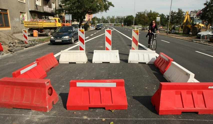 Wrocław: Koniec remontu na Wyszyńskiego. Jezdnia równa jak stół (ZDJĘCIA)