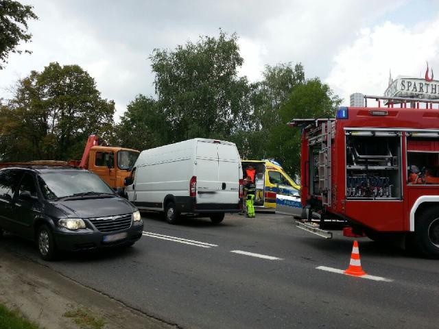 Do czołowego zdarzenia ciężarówki i busa doszło w piątek 29...