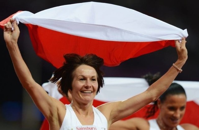 Barbara Niewiedział tak fetowała złoto na paraolimpiadzie w 2012 roku.